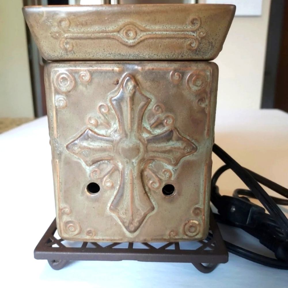 Scentsy DSW HOPE Cross Full Size Wax Warmer with Base